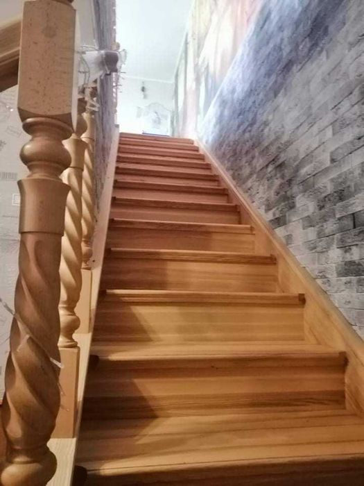 Деревянные ступени из ясеня