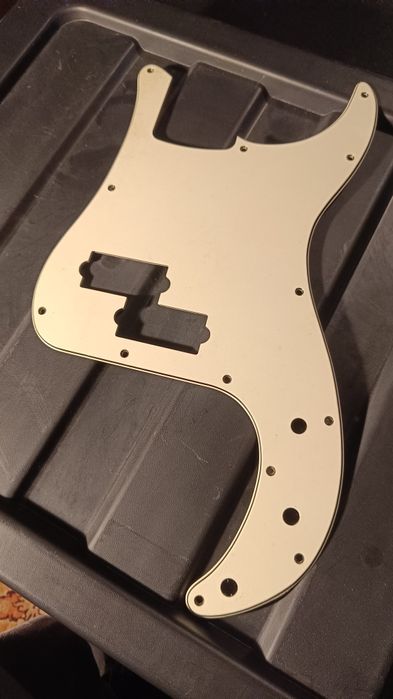 Pickup Guard Fender PB
