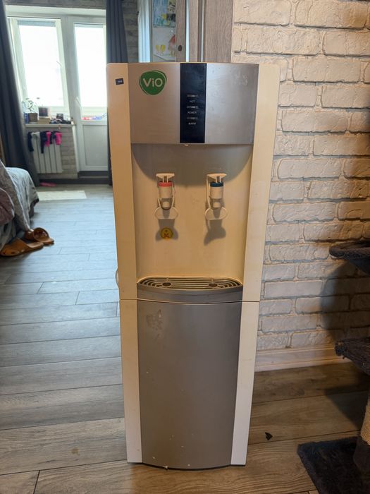 Кулер для води у нарному стані