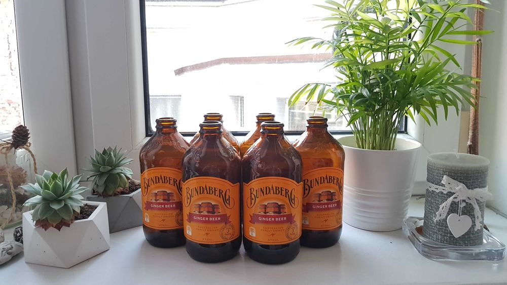 Wesele rustykalne, oryginalne buteleczki z Australii, dekoracja