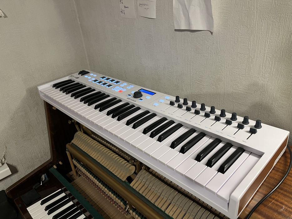 MIDI-клавіатура Arturia KeyLab Essential 61