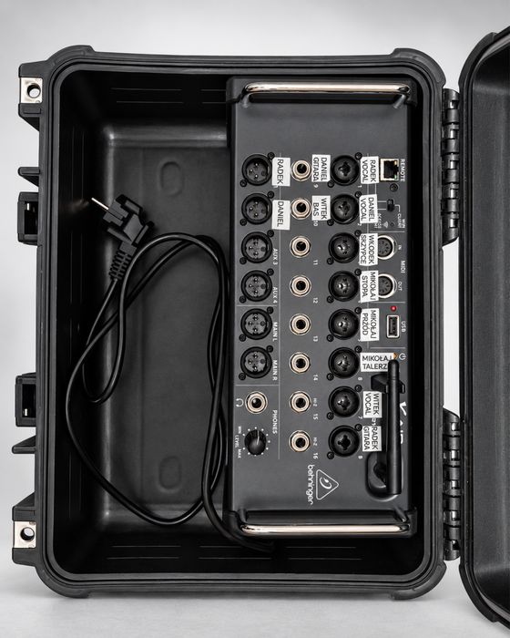 Behringer X AIR XR16 – mikser cyfrowy 16 kanałów + solidny case