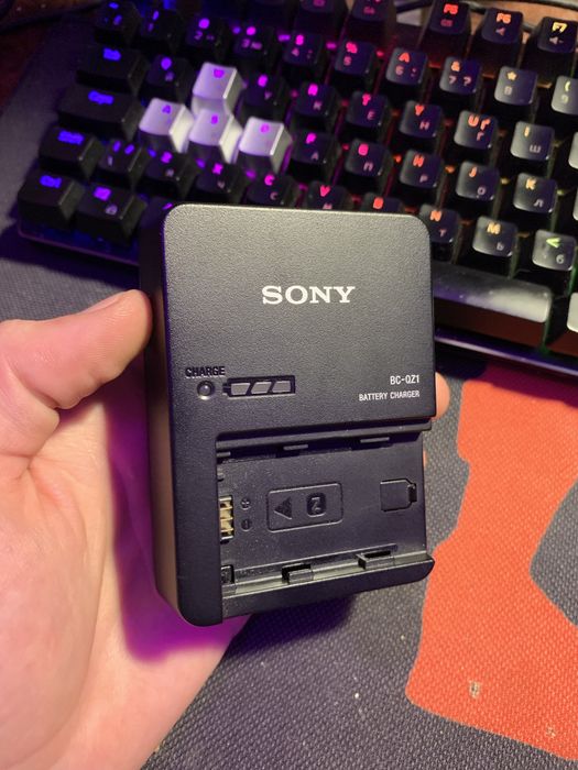 Зарядний пристрій Sony Bc-Qz1
