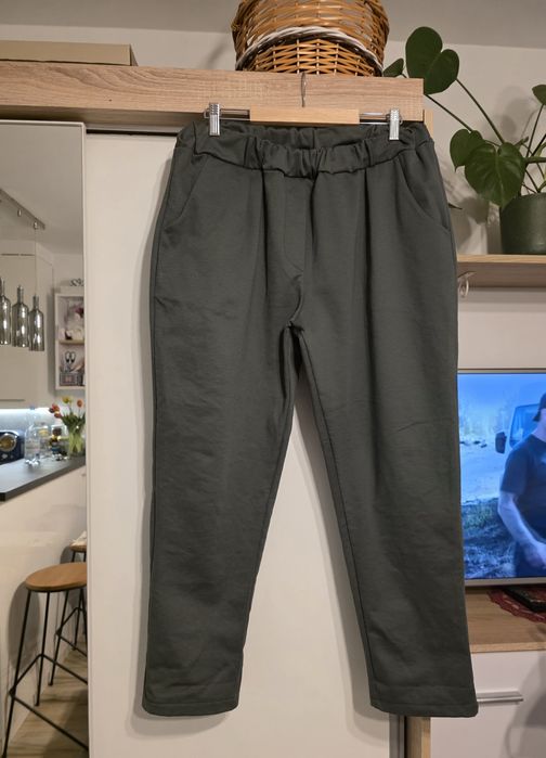 Damskie nowe spodnie bez metki kolor kaki rozmiar 44-46 z kieszeniami