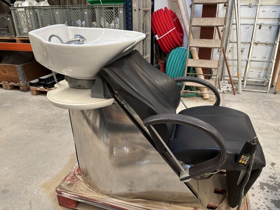 3 cadeiras Lavagem cabelo e dois moveis com lavatorio