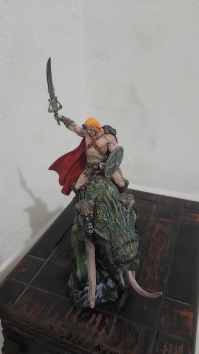 He man pintado a mão