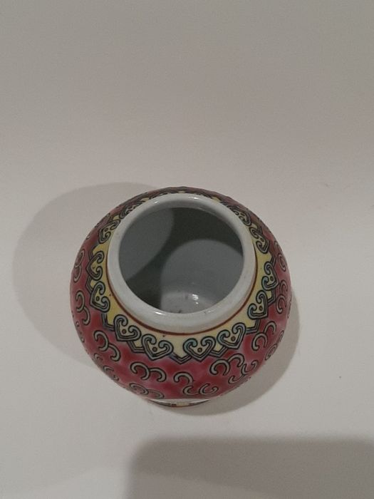 Peça em Porcelana oriental