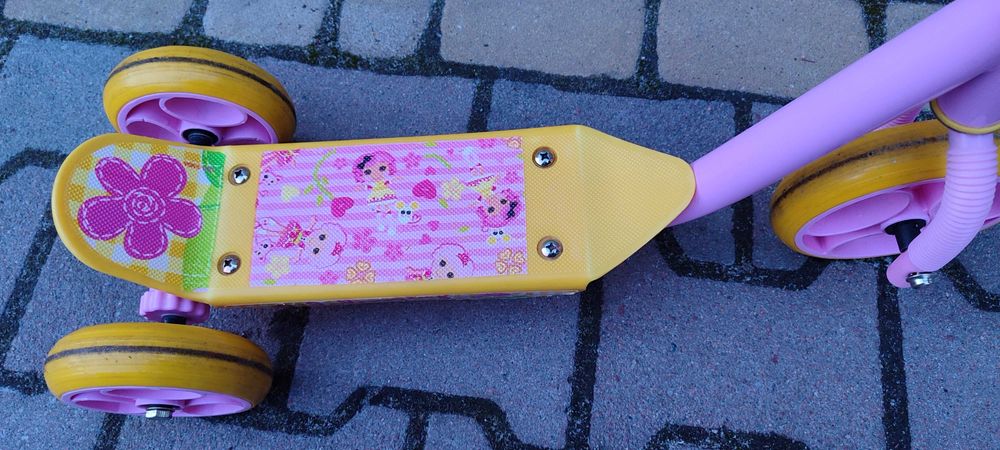 Продам самокат для дівчинки.