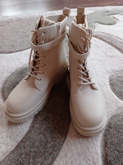 Ботінки Демі сезон