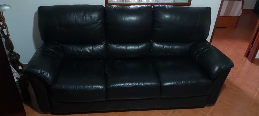 Sofá em pele em bom estado