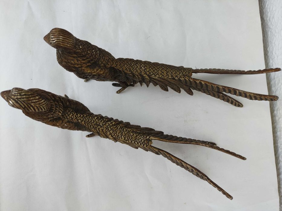 Casal de pavões em metal