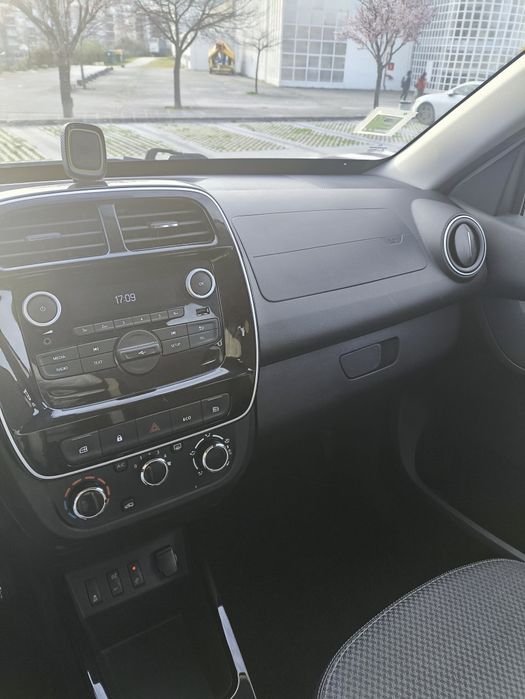 Dacia Spring Essential