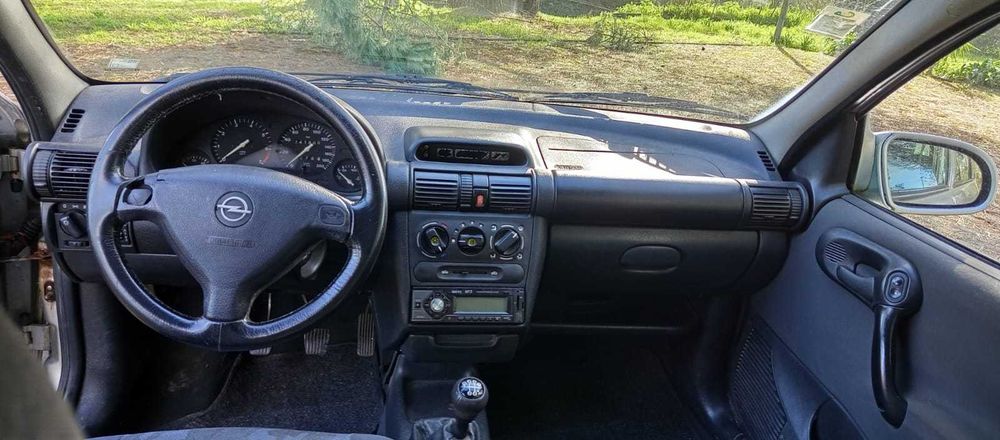 Opel Corsa B - Gasolina 1.2L 4cilindros com AC