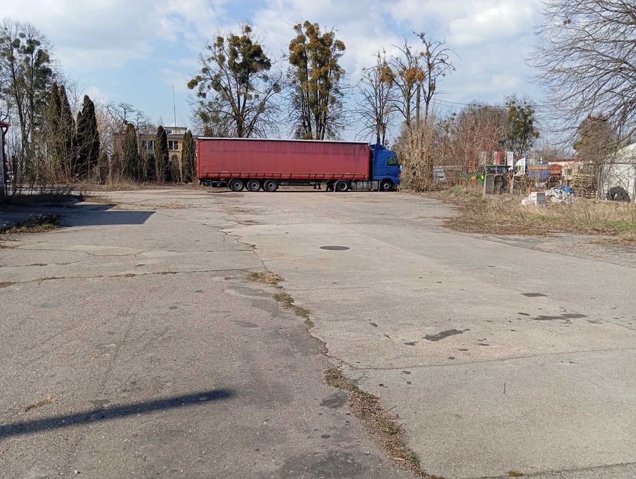 Do wynajęcia duży, utwardzony plac idealny pod TIR-y, samochody ciężarowe, busy, maszyny, bazę firmy transportowej