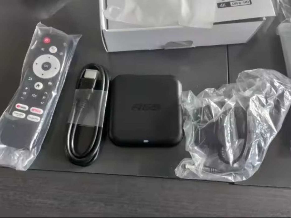 Смарт ТВ приставка Smart TV R69-1 8/128Gb Android 14.0