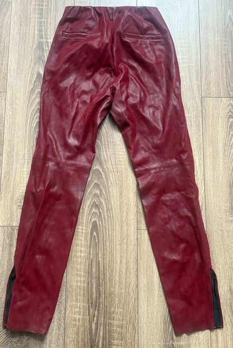 Unikatowe spodnie Esprit – ekoskóra, bordowe, rozmiar S bikery
