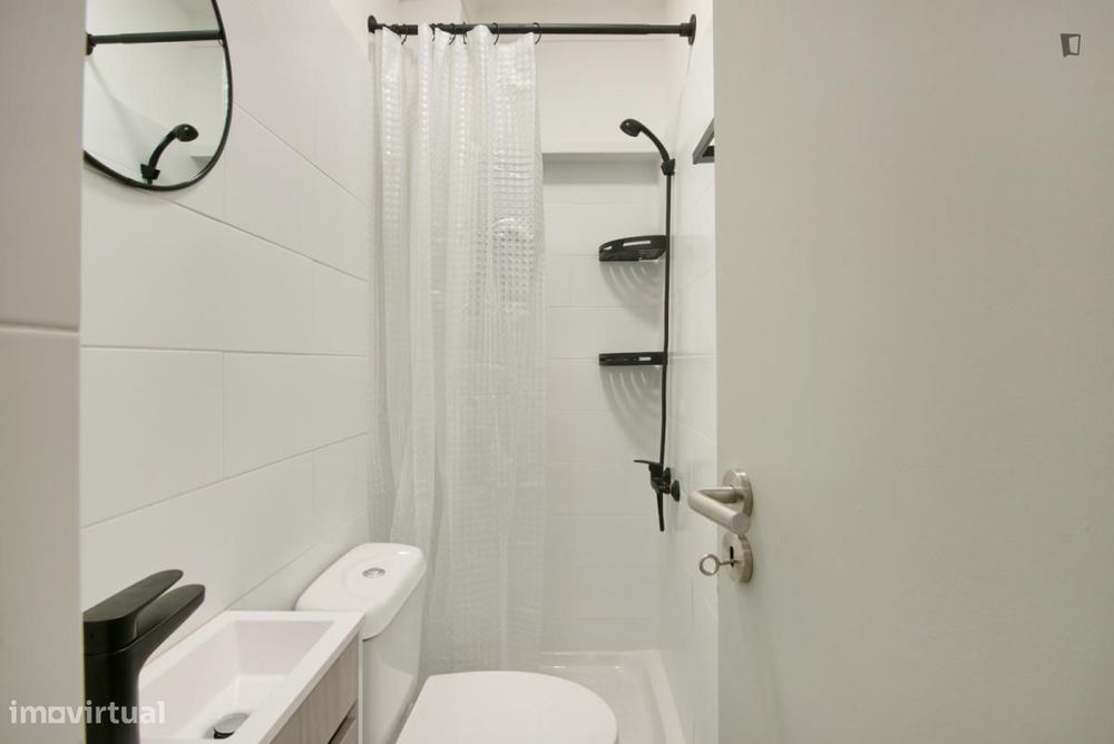 Quarto - localizado em Arroios Lisbon