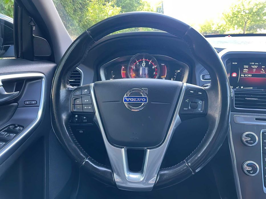 Volvo XC60      2015
