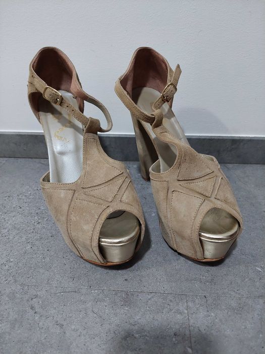 Sandálias salto alto