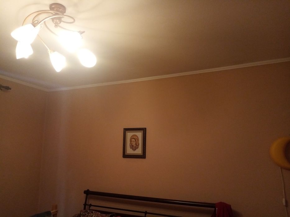 Продається половину будинку