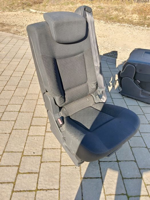 Два автосидіння від Рено Еспейс