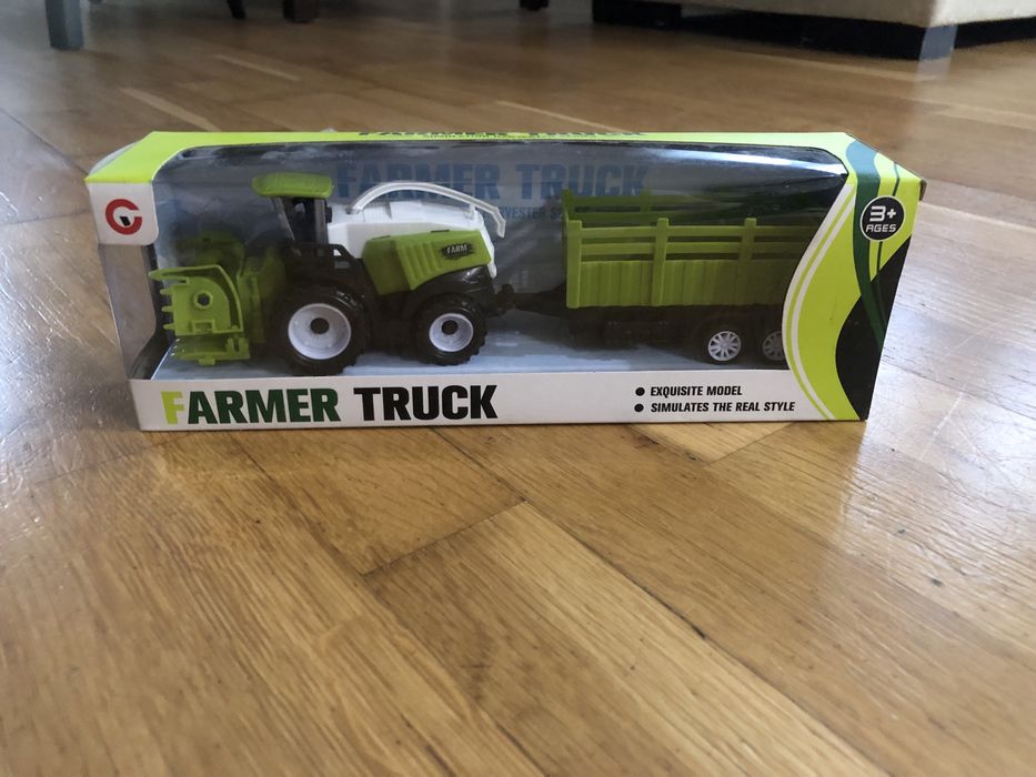 Traktor farmerski z przyczepą