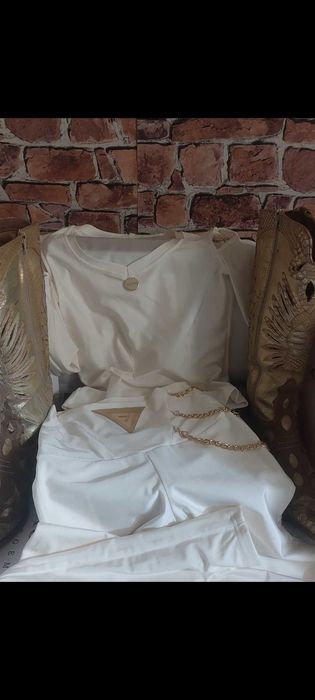 Perłowe ecru leginsy z ozdobnymi detalami Marki FAME ICON