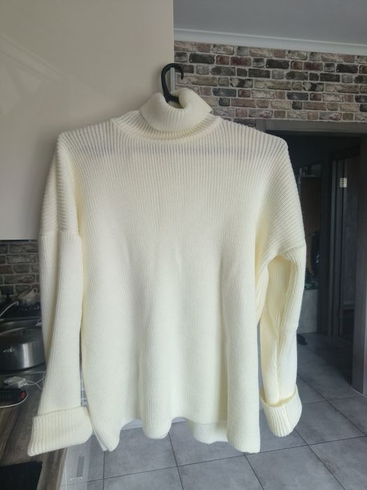 Подовжений светр з високим горлом, оверсайз