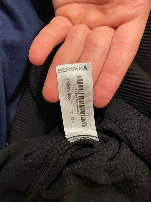 Рубашка bershka черного кольору