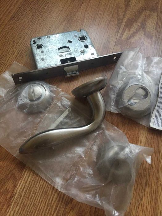 Ручки дверные APECS, накладки, фиксаторы, защелки