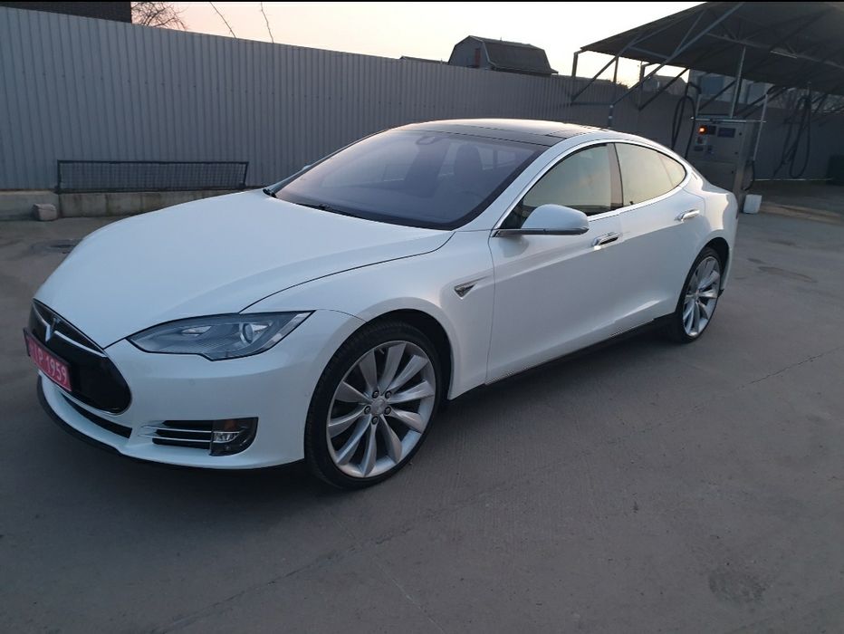 Tesla Model S 85D 4WD 2015 Белая! Новая!