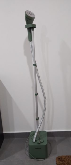 Ferro a vapor vertical com base/depósito CREATE