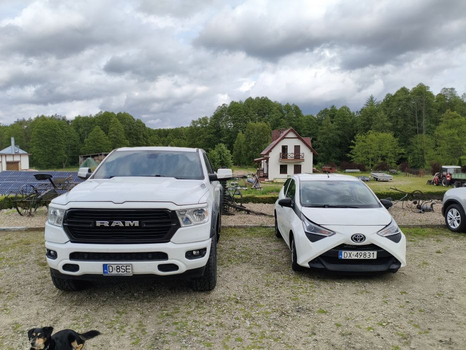 Dodge RAM 1500 HEMI 5,7 4WD-auto 5 generacja V
