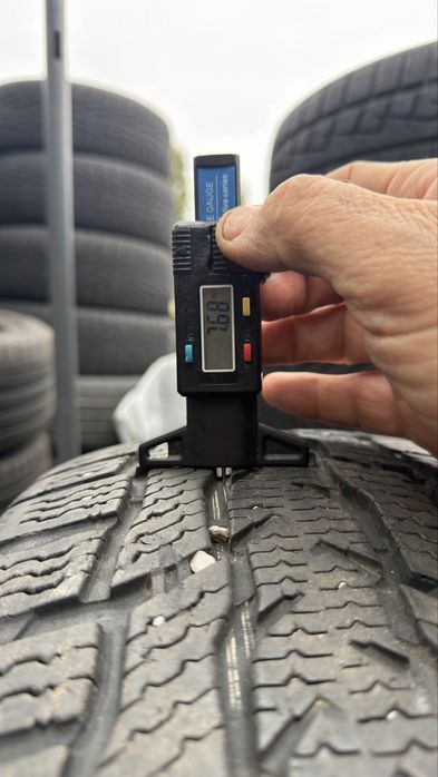 215/60/17 C Nokian