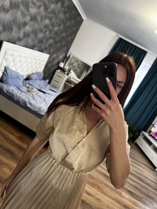 Святкова сукня міді