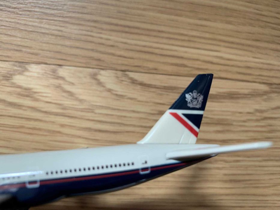 Boeing 777-200 British Airways Herpa 1:500 Com Caixa
