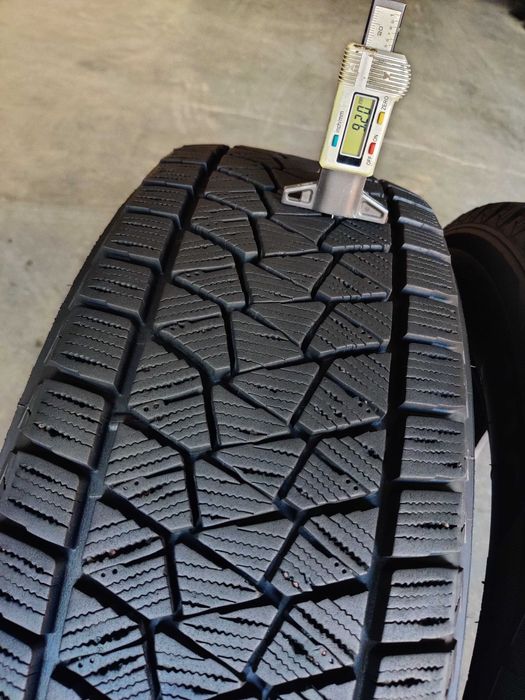 2шт R17 225 65 шини зимові Bridgestone Blizzak DM-V2 як нові 10+мм
