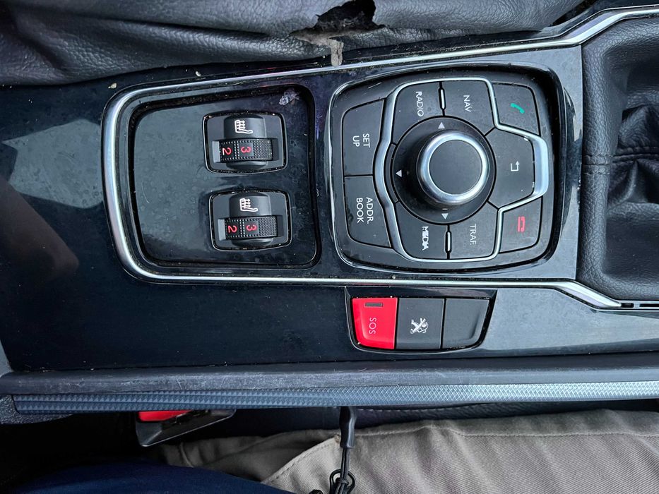 Podłokietnik skóra + tunel Peugeot 508 I