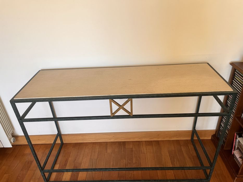 Mesa de apoio/ consola com tampo em pedra moleanos
