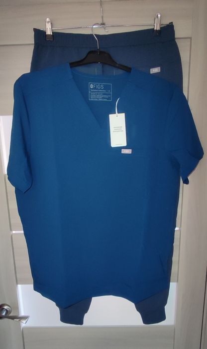 Медичний костюм новий