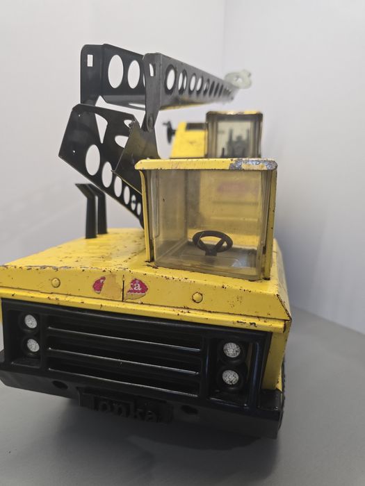 Tonka zabawka metalowa model dzwig  z PRL-U PRL 1960