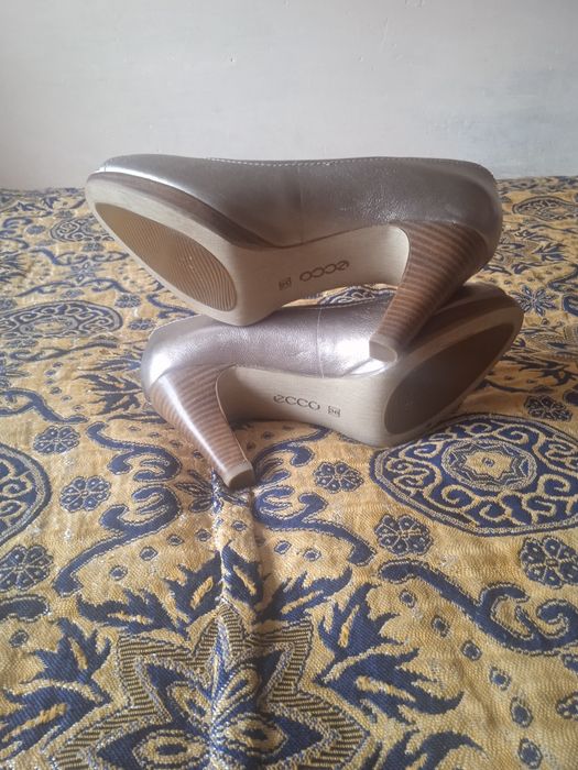 Туфлі ECCO на високому каблуці 36 розмір