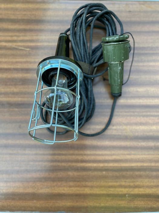 Lampa przenośna  warsztatowa    z wojska oryginał