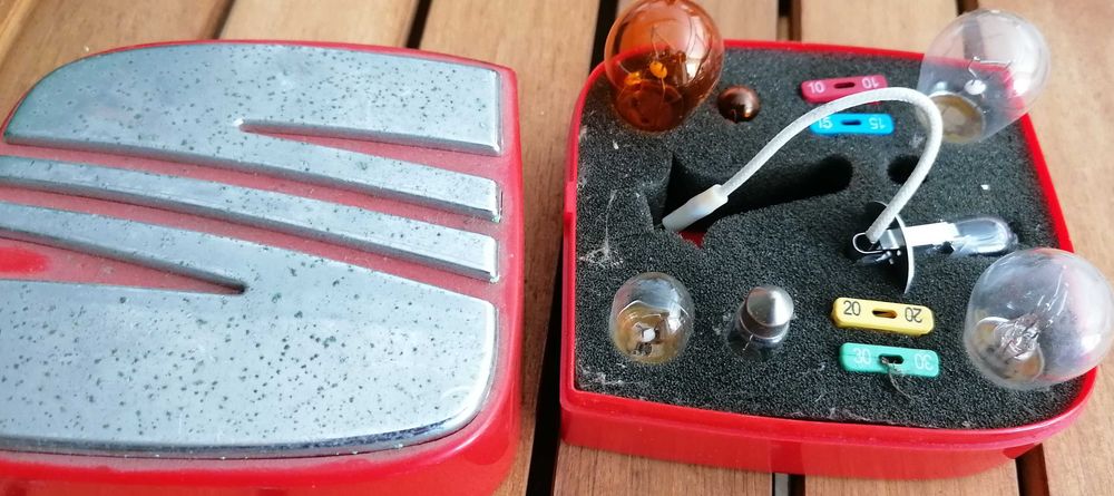 Caixa de Spares, "SEAT," por 5€
