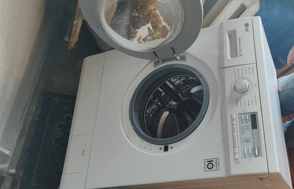 Продам стиральную машину, холодильник,кровать .