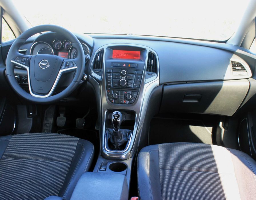 Opel Astra — fotografia 12