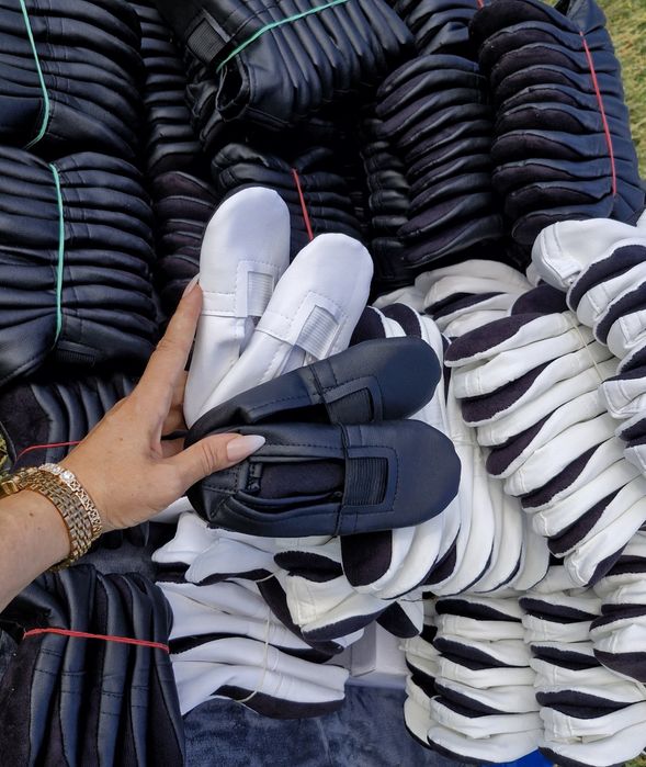 Опт! Чешки для танців, чешки для садка. Чешки оптом, чешки чорні, білі