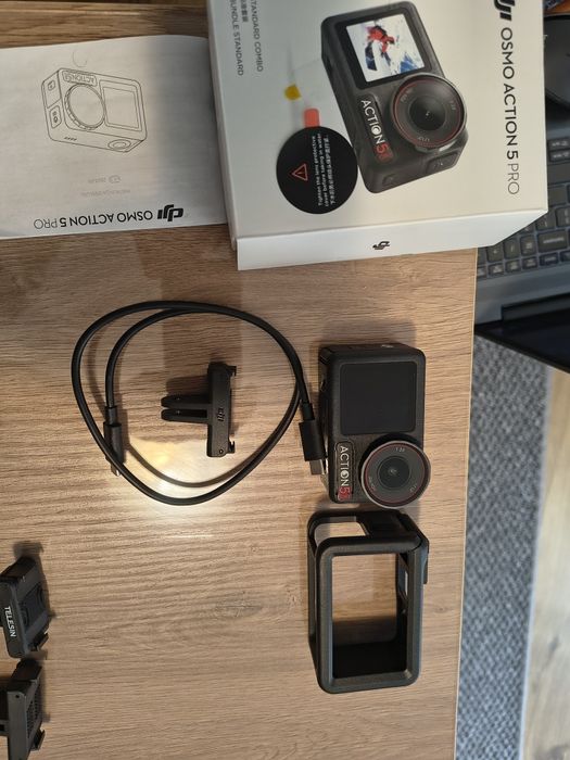 kamera dji osmo action 5 pro , zestaw szelek , pilot