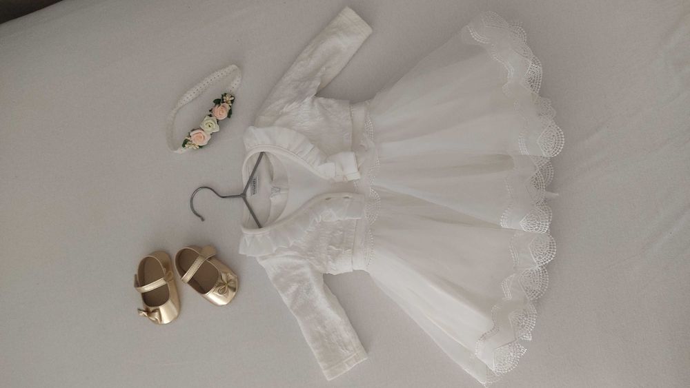 Śliczna tiulowa biała sukienka na chrzest (r.68) + bolerko + buty