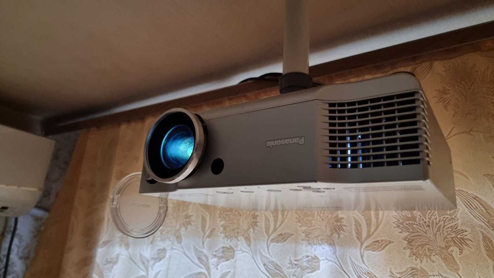 Продам проектор Panasonic PT-AE900E (Made in Japan)